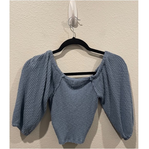 URBAN OUTFITTERS Twist Front Baby Blue Knit Puff Sleeve Crop Top - Picture 6 of 6